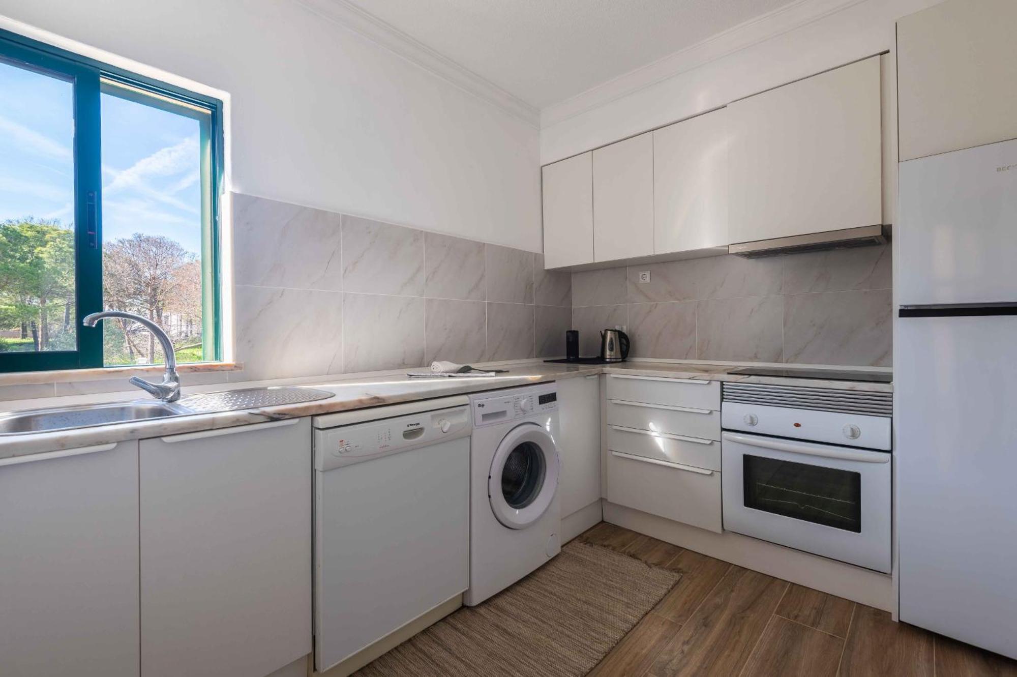 Salgados 1 Bedroom Apartment - 500M From The Beach Guia  Ngoại thất bức ảnh