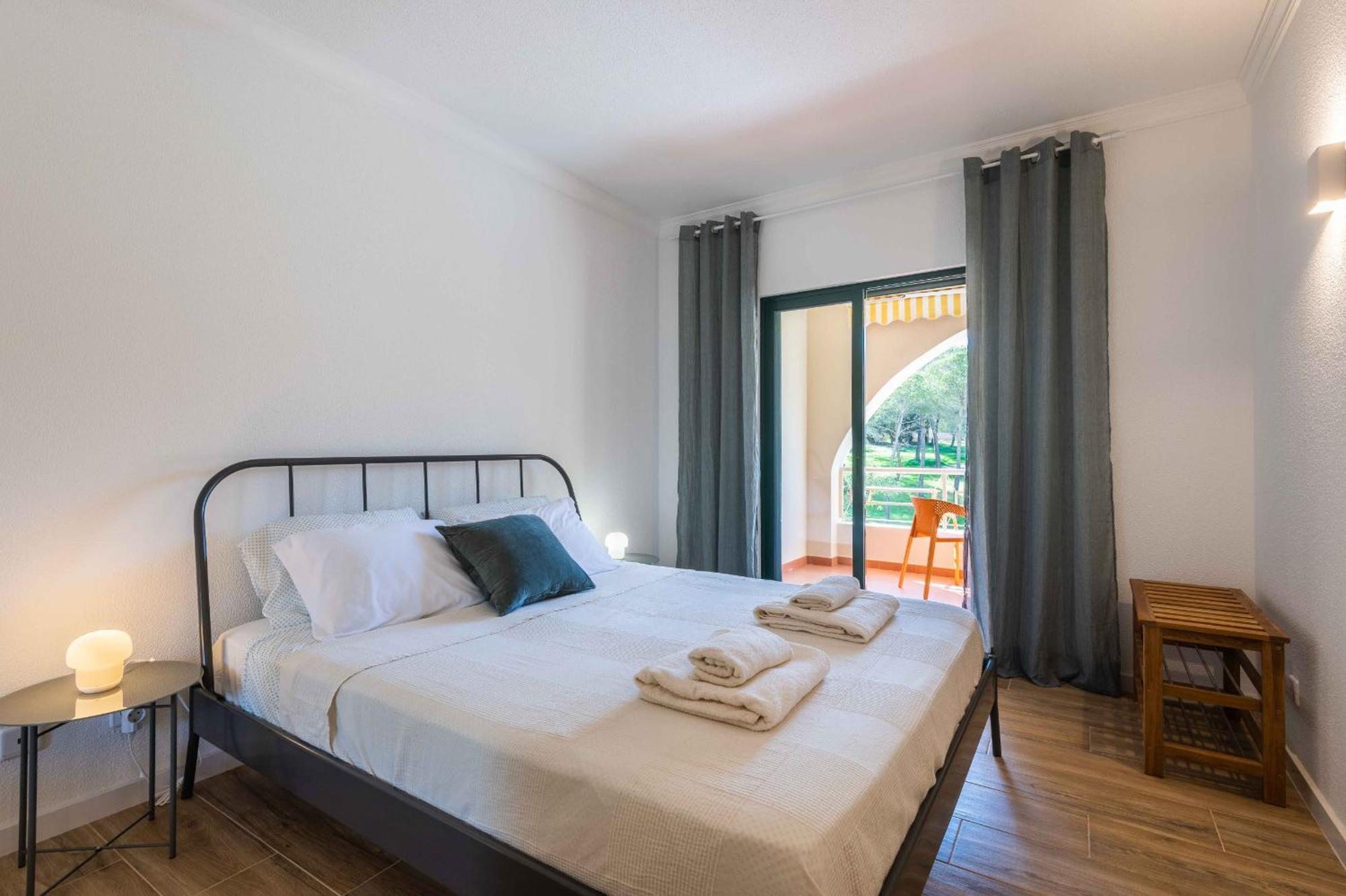 Salgados 1 Bedroom Apartment - 500M From The Beach Guia  Ngoại thất bức ảnh