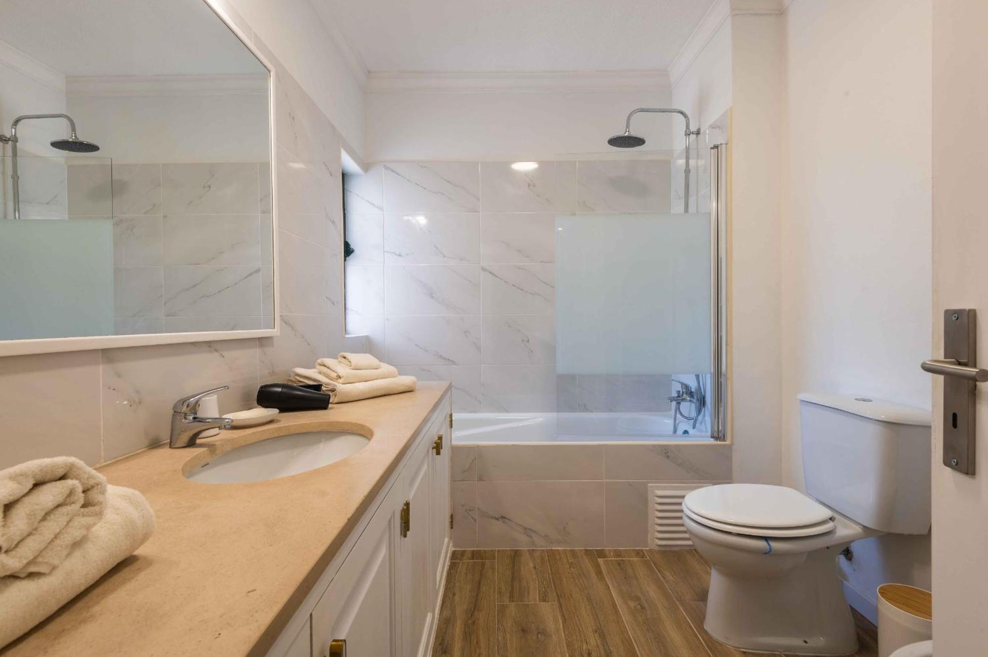 Salgados 1 Bedroom Apartment - 500M From The Beach Guia  Ngoại thất bức ảnh